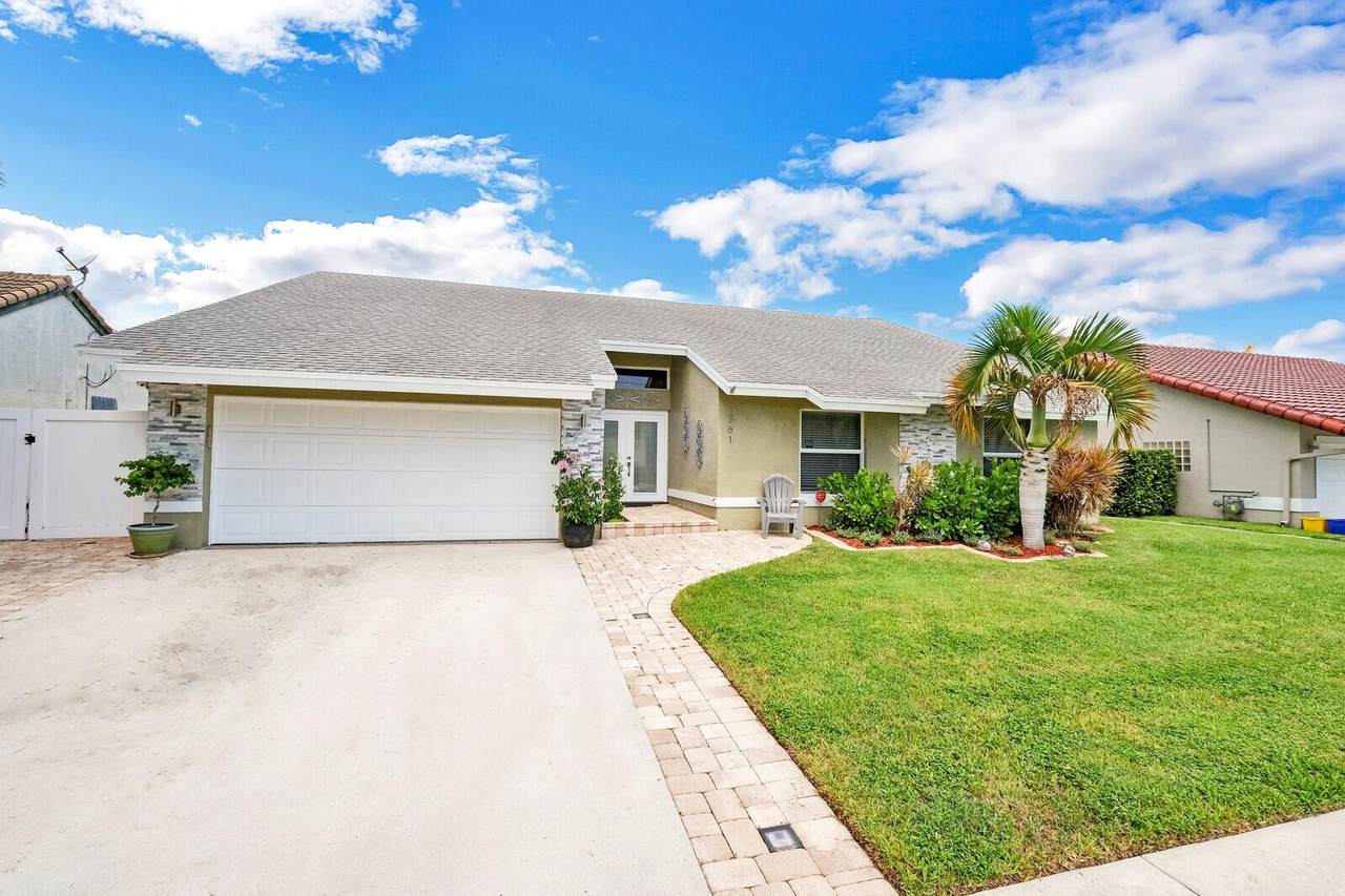 261 Country Club Boulevard - Photo 1