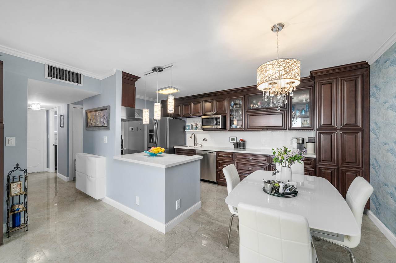 2121 Ocean Boulevard - Photo 1