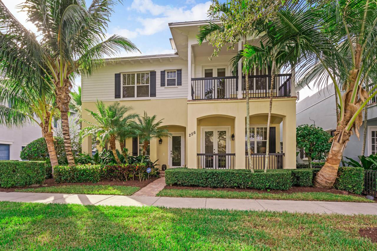 256 Bay Cedar Circle - Photo 1