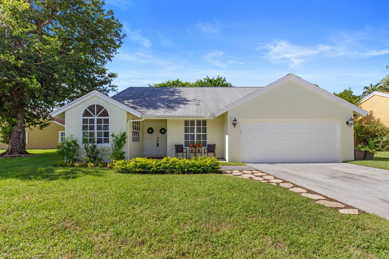 1801 Stonehaven Drive - Photo 1