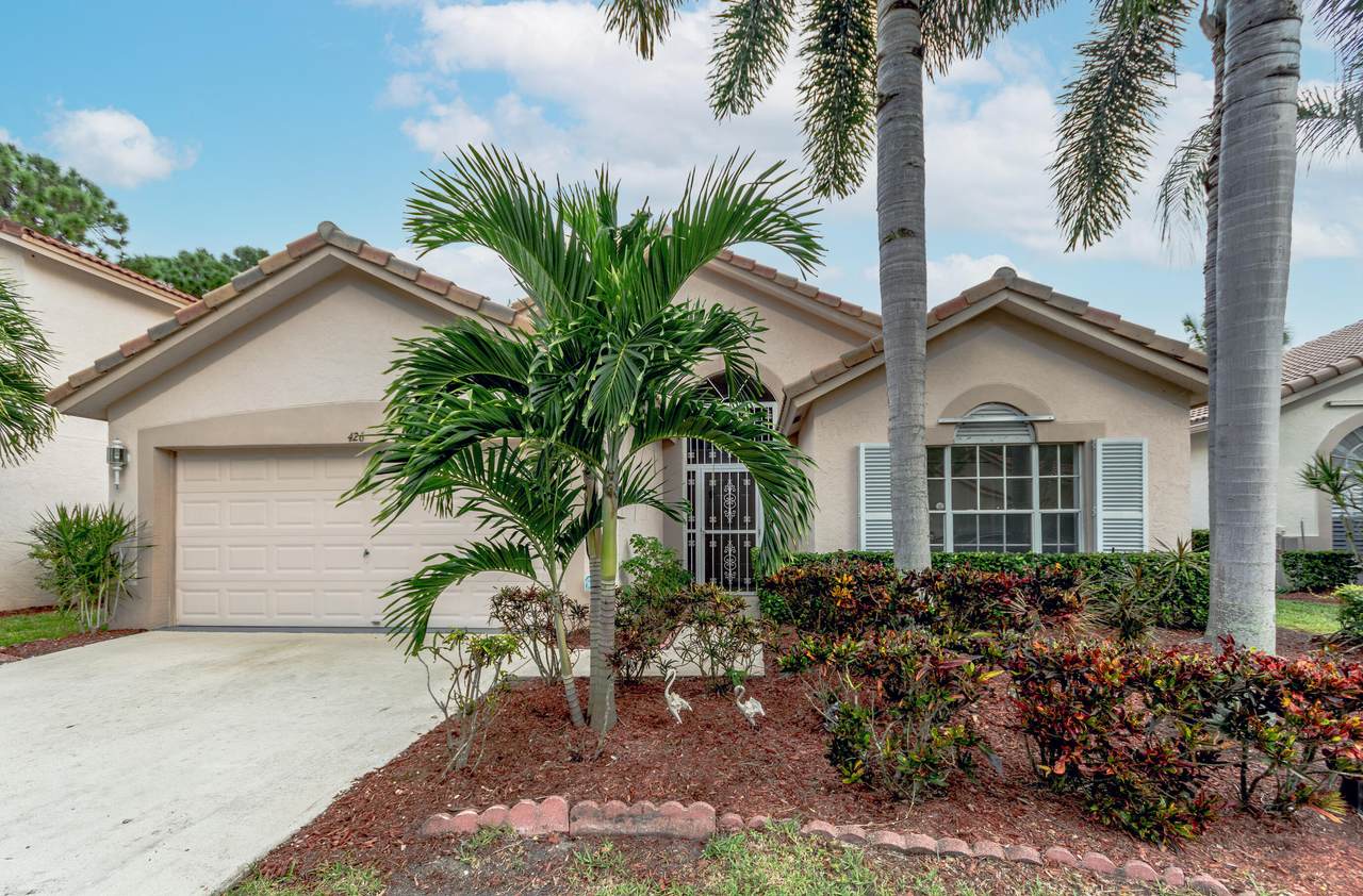 426 Woodview Circle - Photo 1