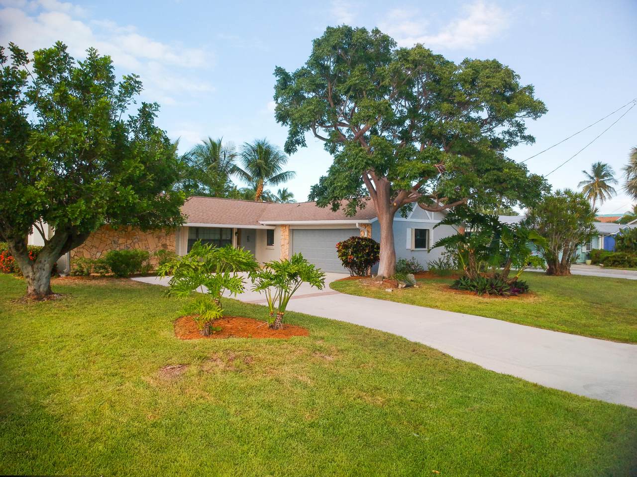 1902 Eucalyptus Avenue - Photo 1