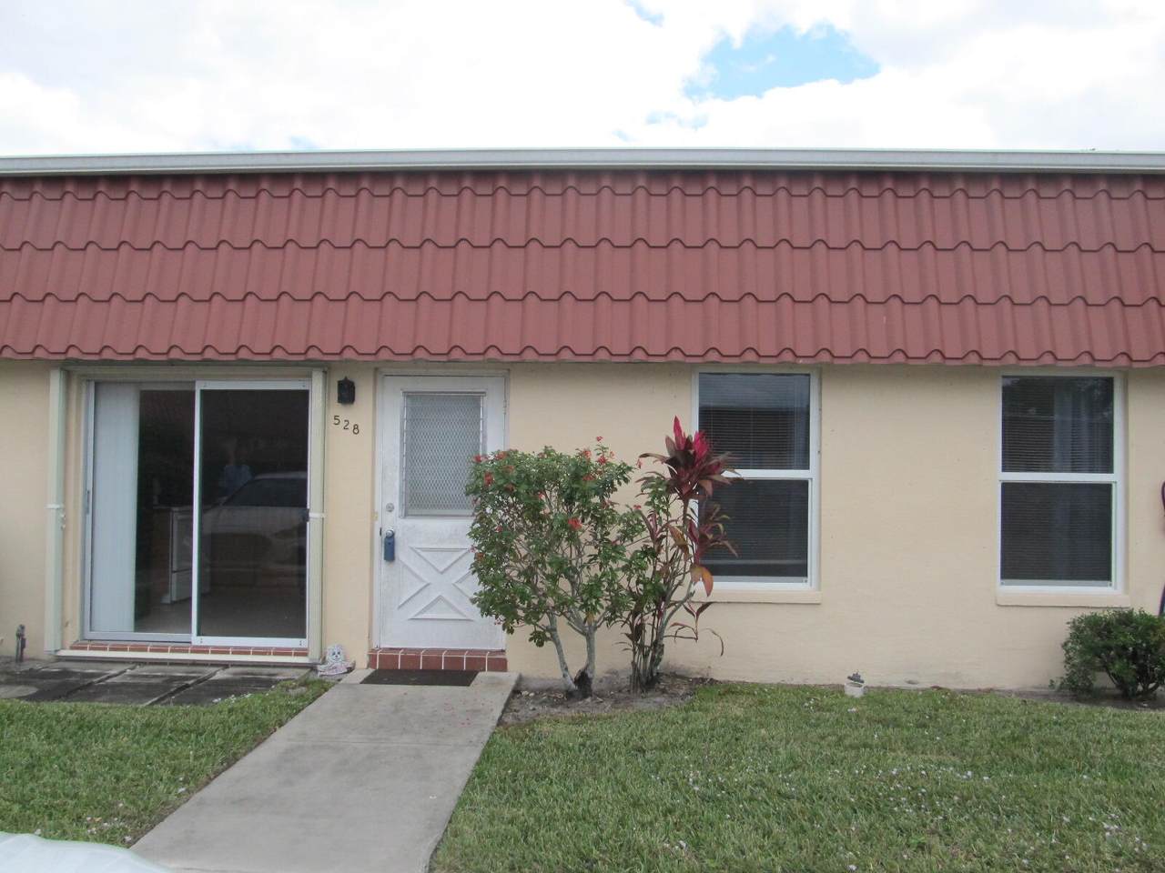 528 Franconia Circle - Photo 1