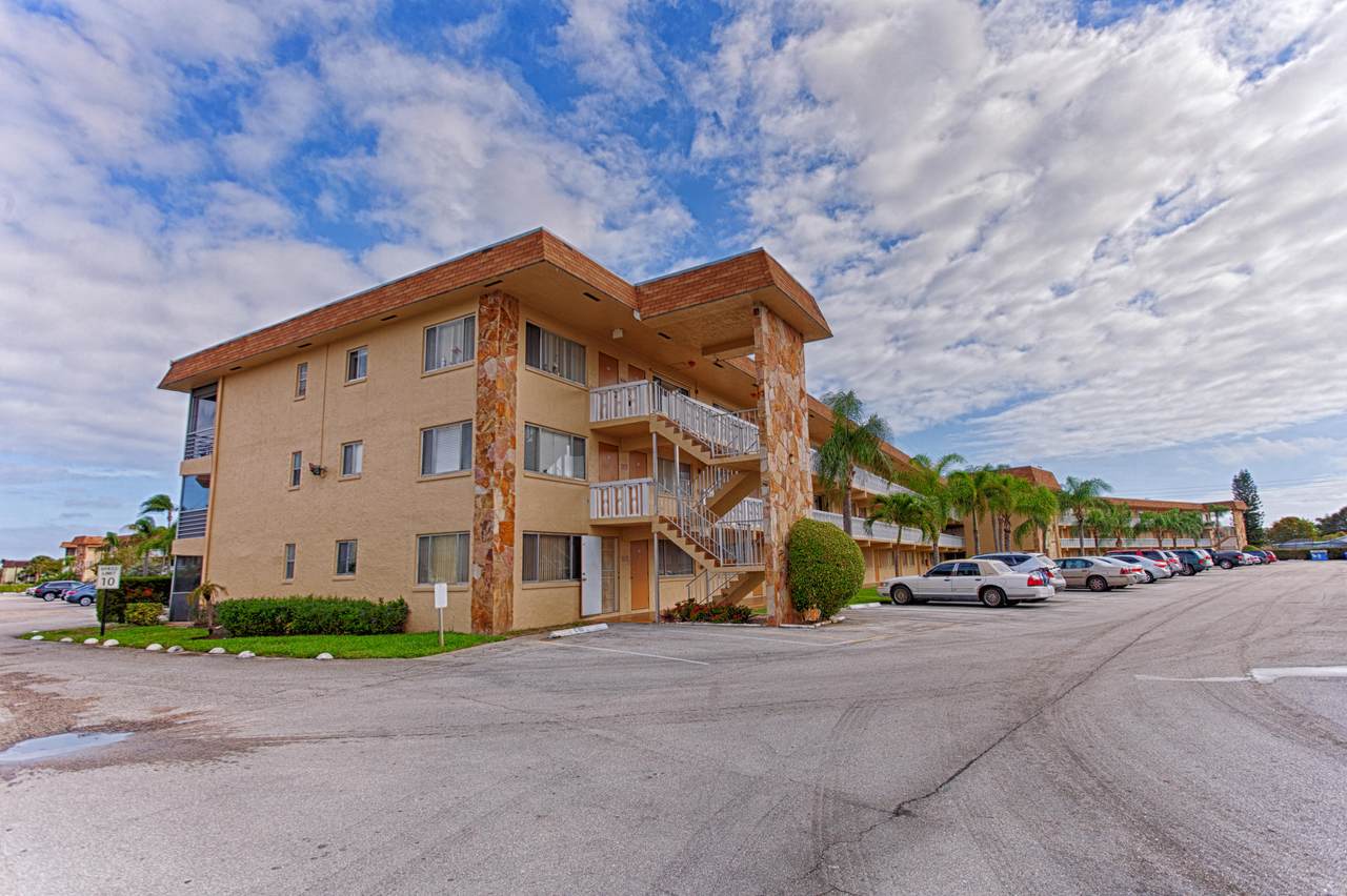 600 Village Green Court - Photo 1