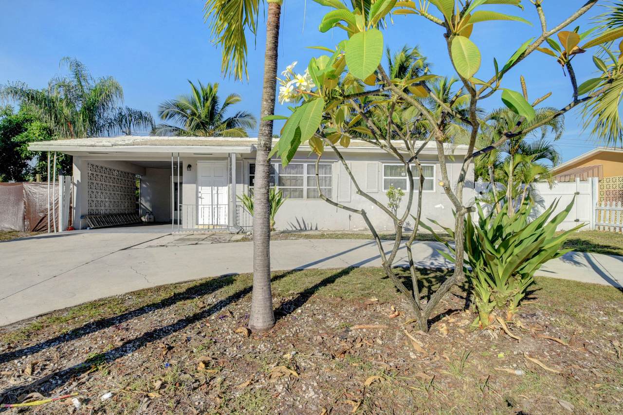 109 Gateway Boulevard - Photo 1