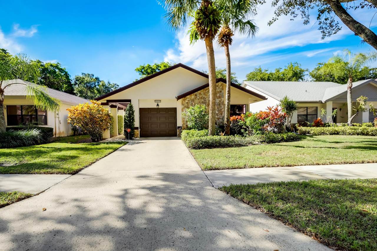 4843 Boxwood Circle - Photo 1