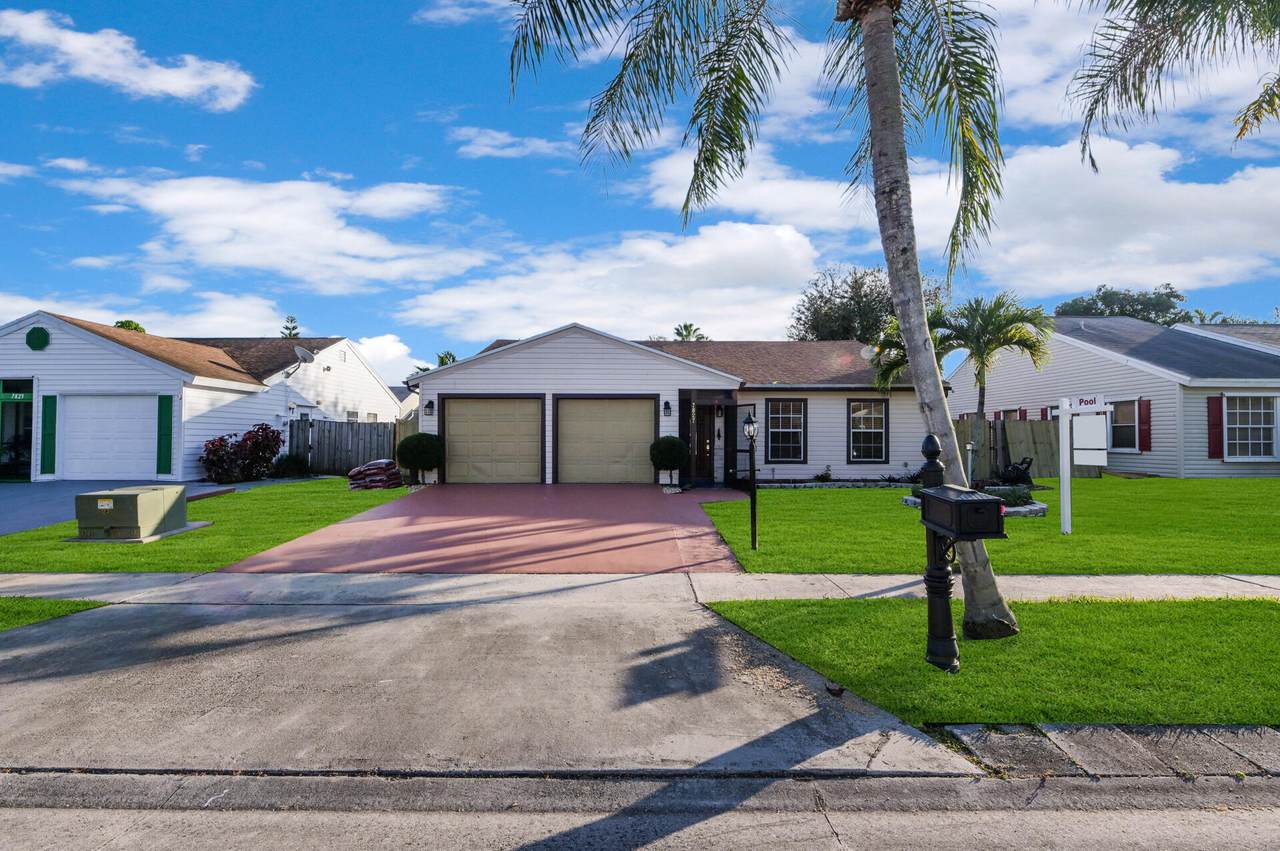 7827 Blairwood Circle - Photo 1
