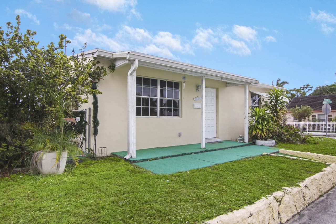 4620 Parker Avenue - Photo 1