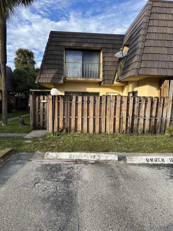 1817 Congress Avenue - Photo 1