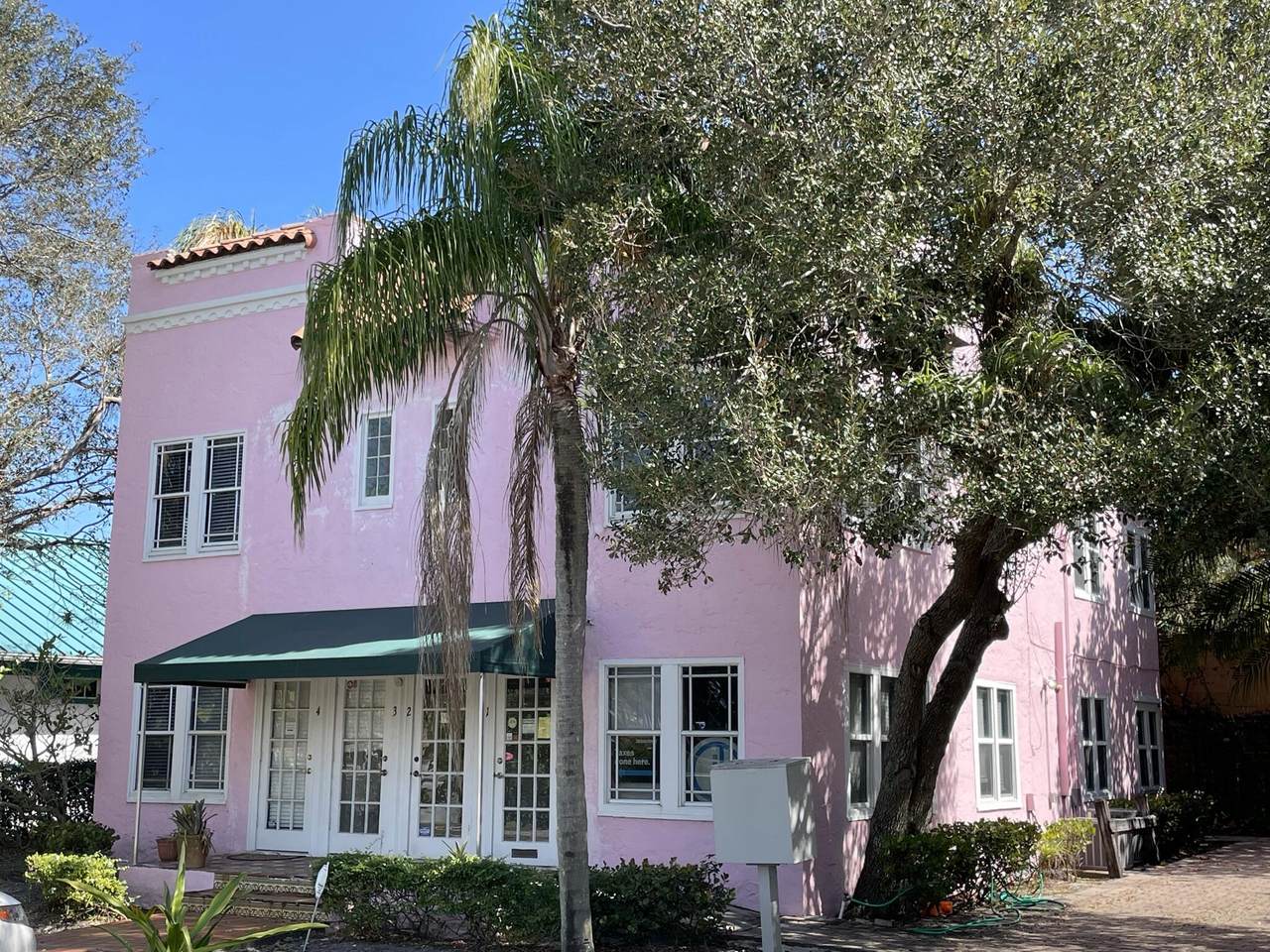 417 Coconut Avenue - Photo 1