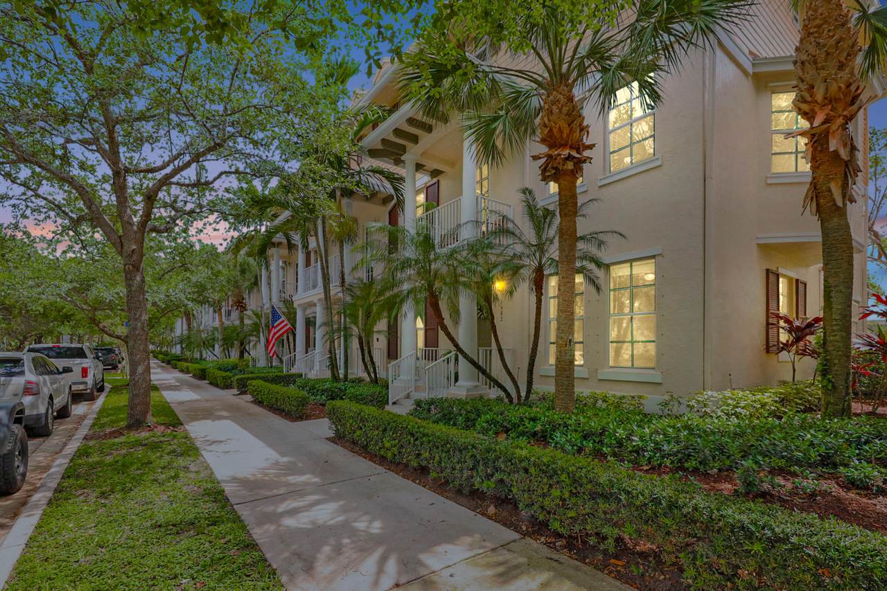 1582 Grande Cull Way - Photo 1