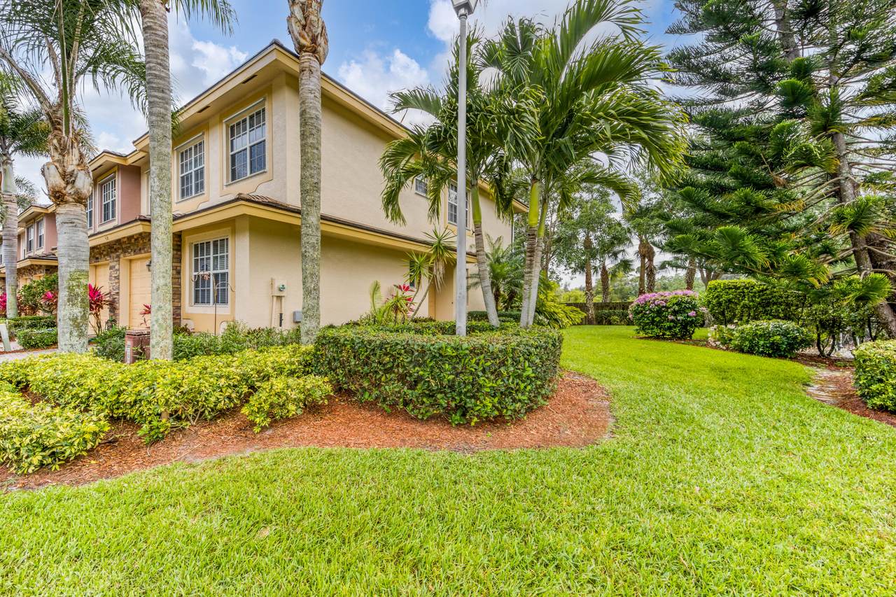 424 Bloxham Way - Photo 1