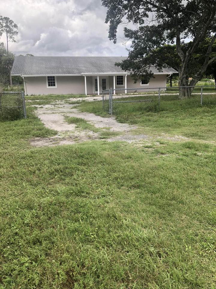 2221 F Road - Photo 1