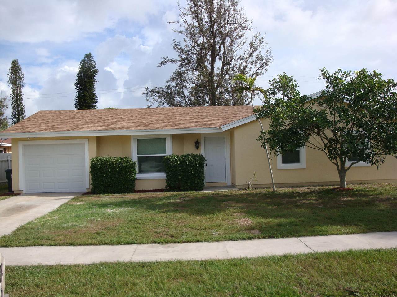 4045 Sussex Avenue - Photo 1