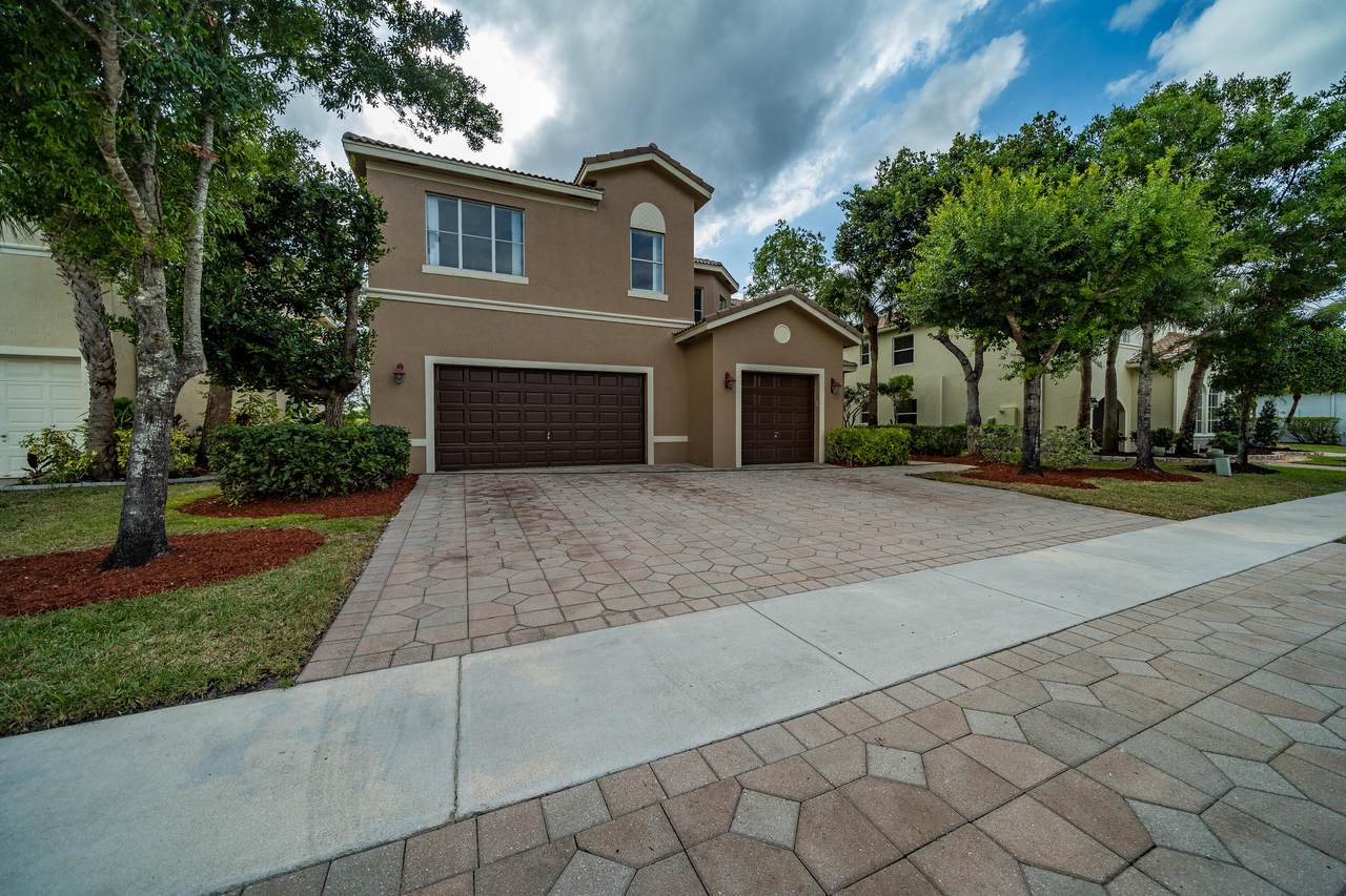 1317 Beacon Circle Circle - Photo 1
