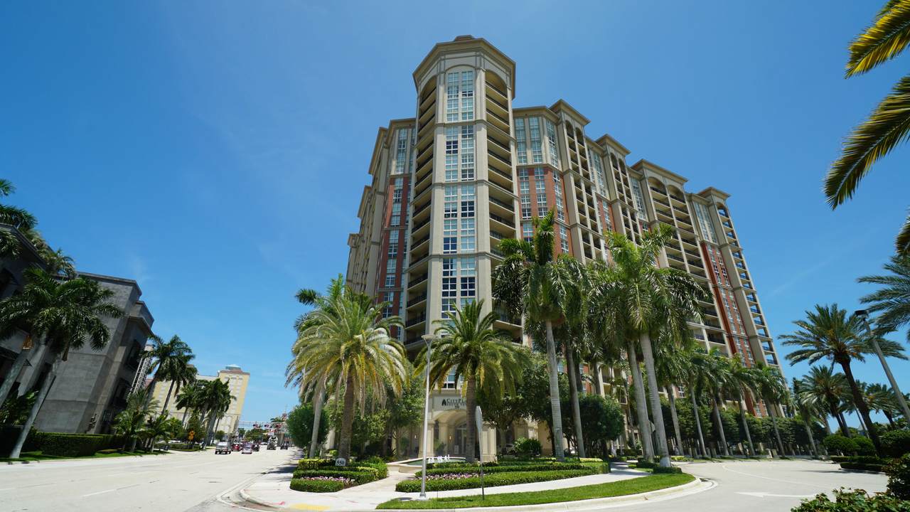 550 Okeechobee Boulevard - Photo 1