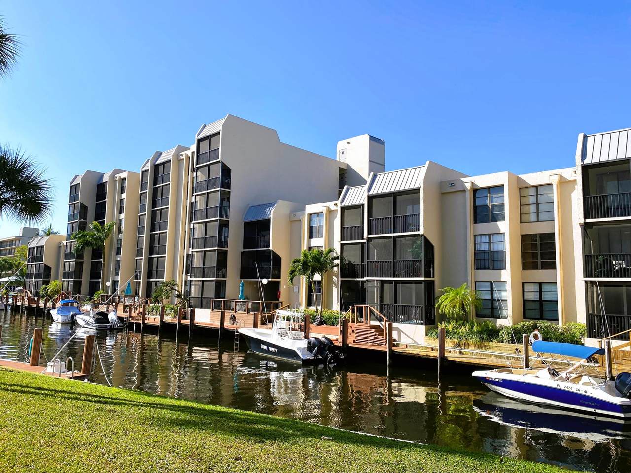 6 Royal Palm Way - Photo 1