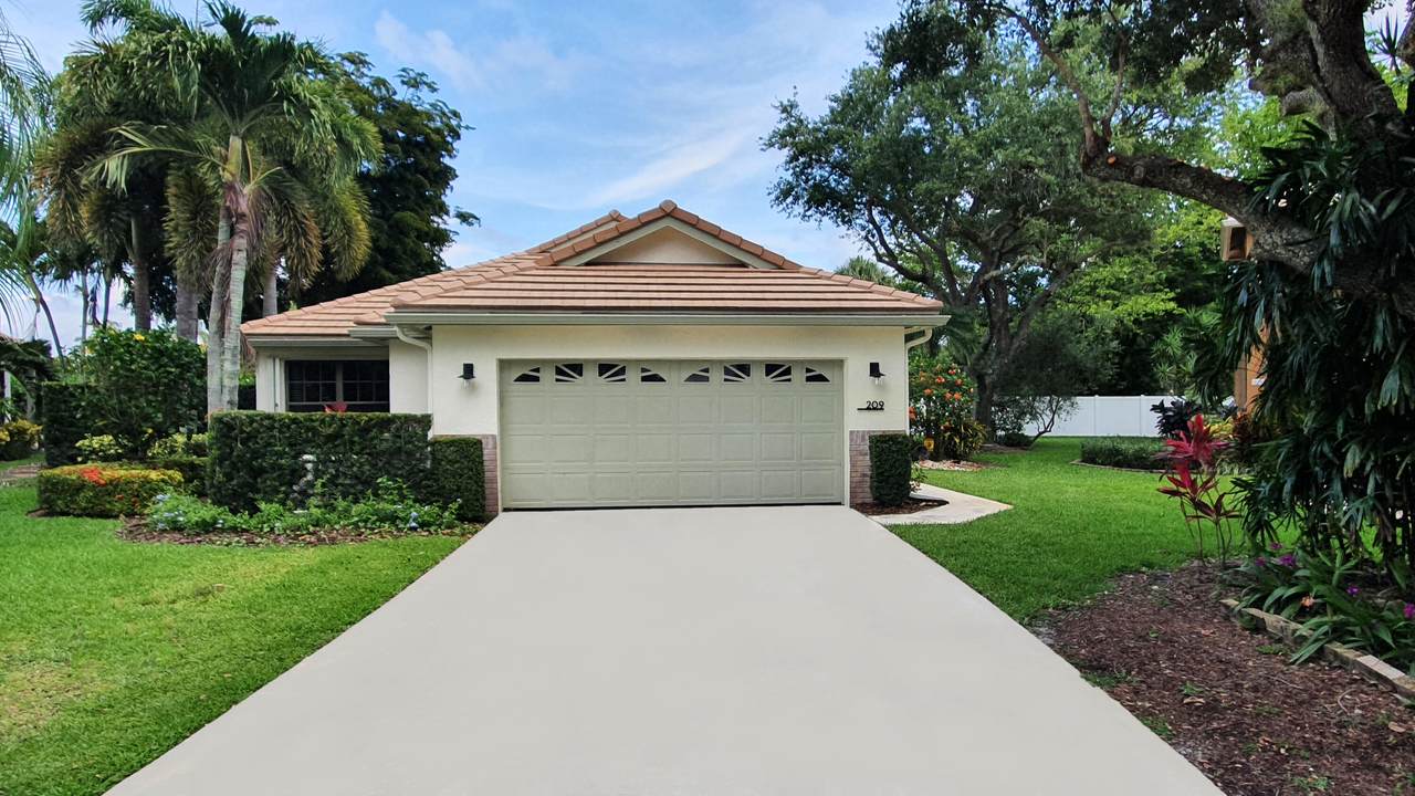 209 Sherwood Forest Drive - Photo 1