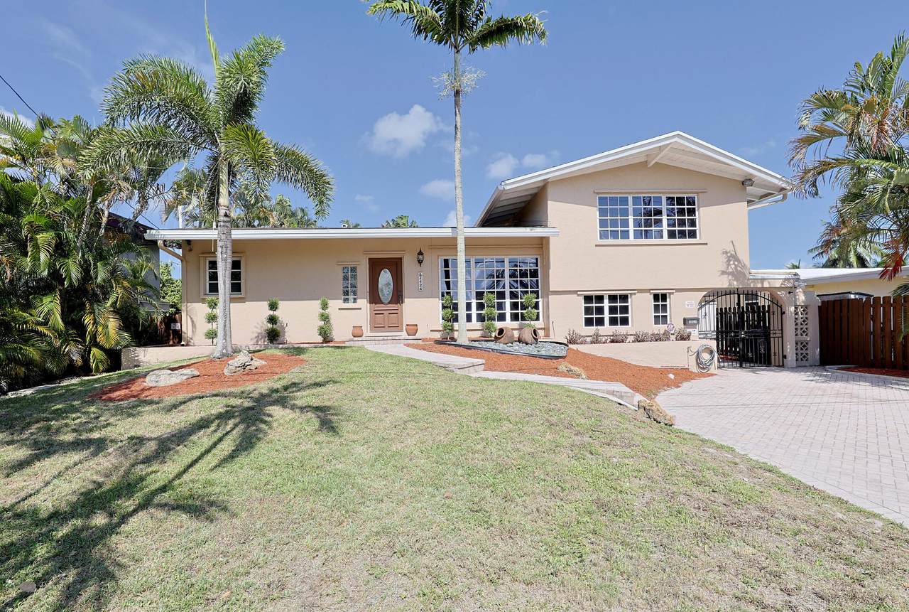 2424 Sugar Loaf Lane - Photo 1