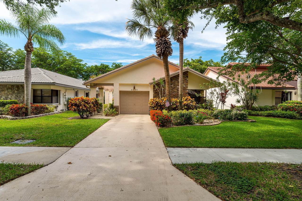 4895 Boxwood Circle - Photo 1
