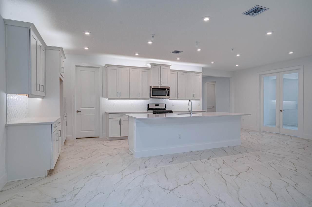 11725 Aquila Way - Photo 1