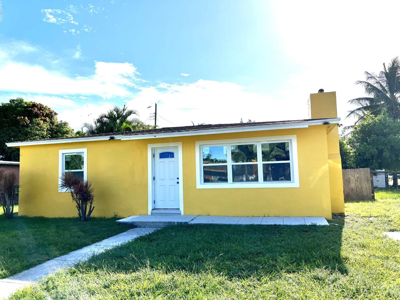 2313 Seminole Boulevard - Photo 1