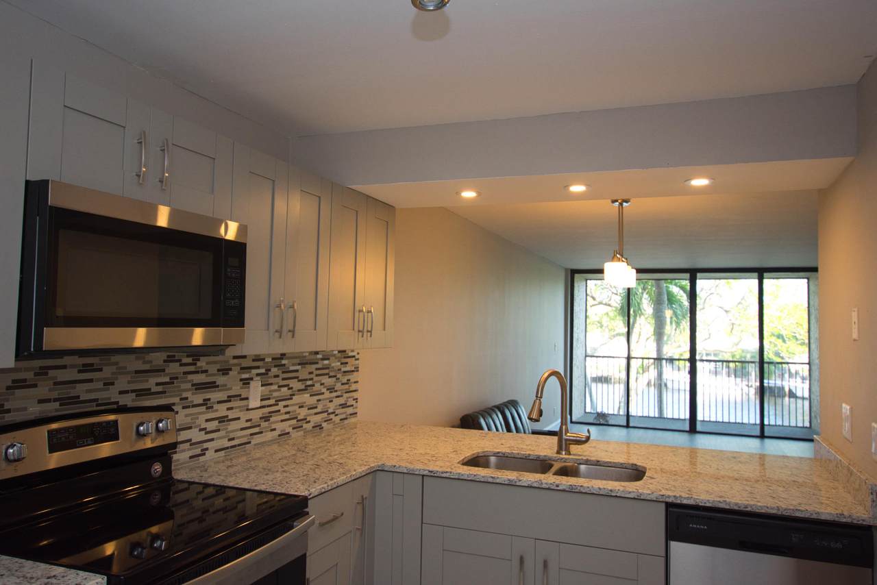14 Royal Palm Way - Photo 1