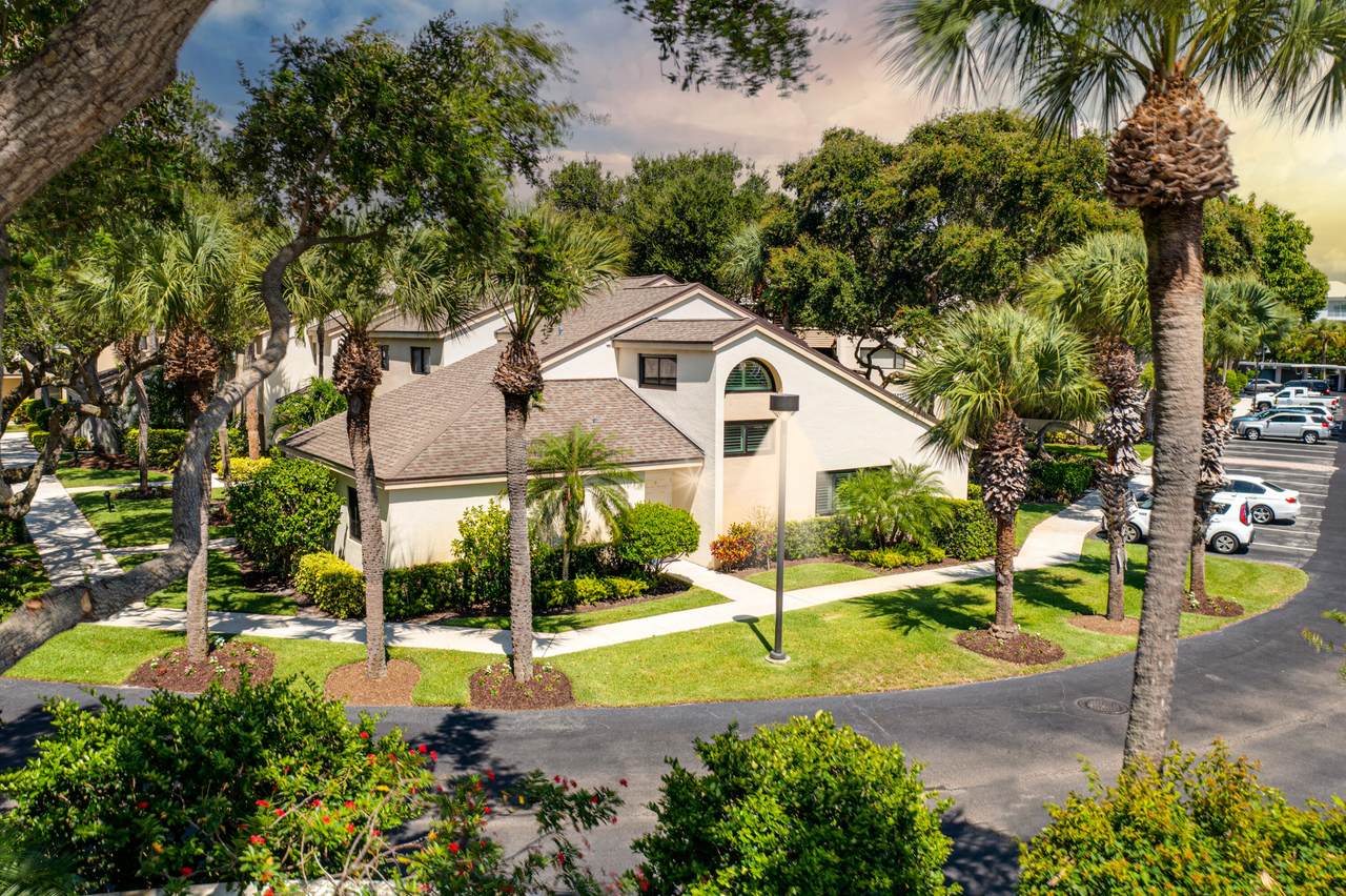 111 Oak Harbour Drive - Photo 1