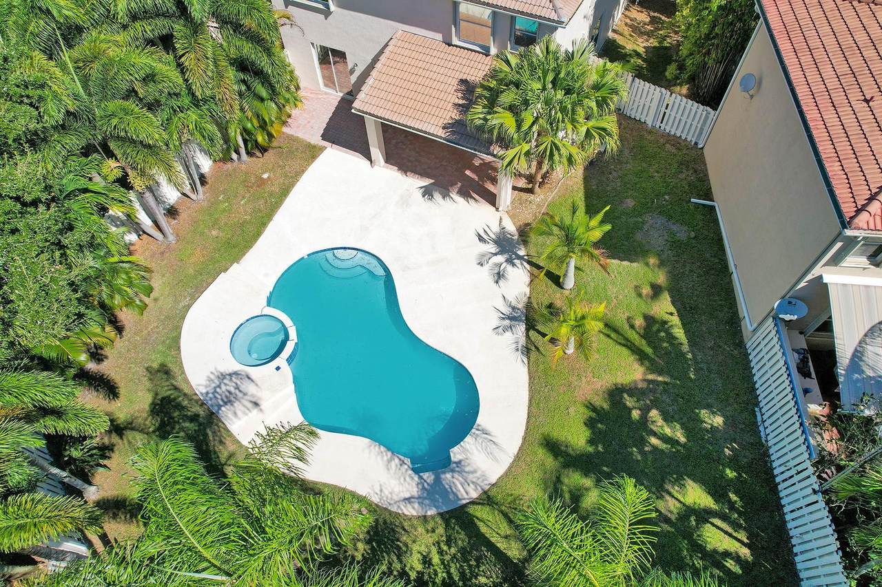 5302 Victoria Circle - Photo 1