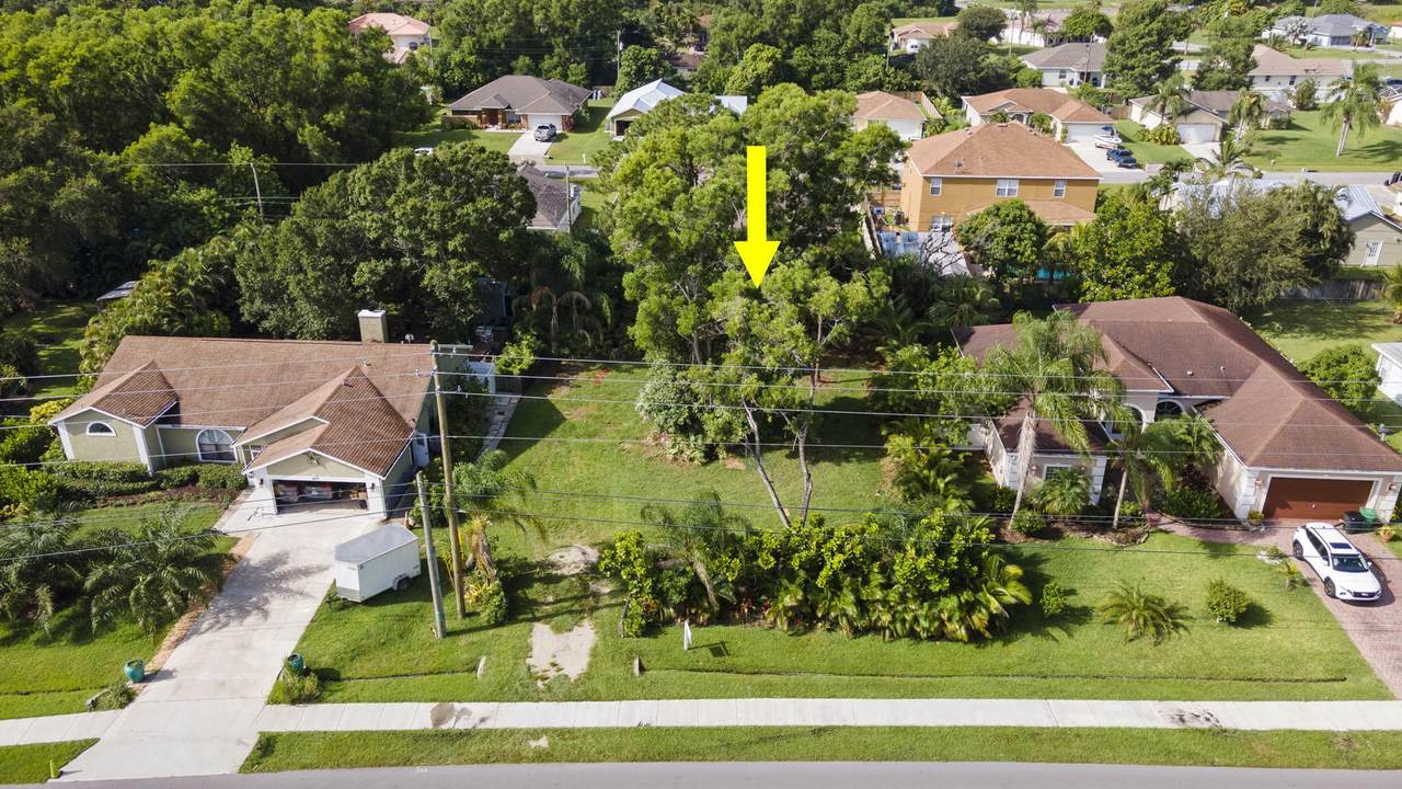 4825 North Macedo Boulevard - Photo 1