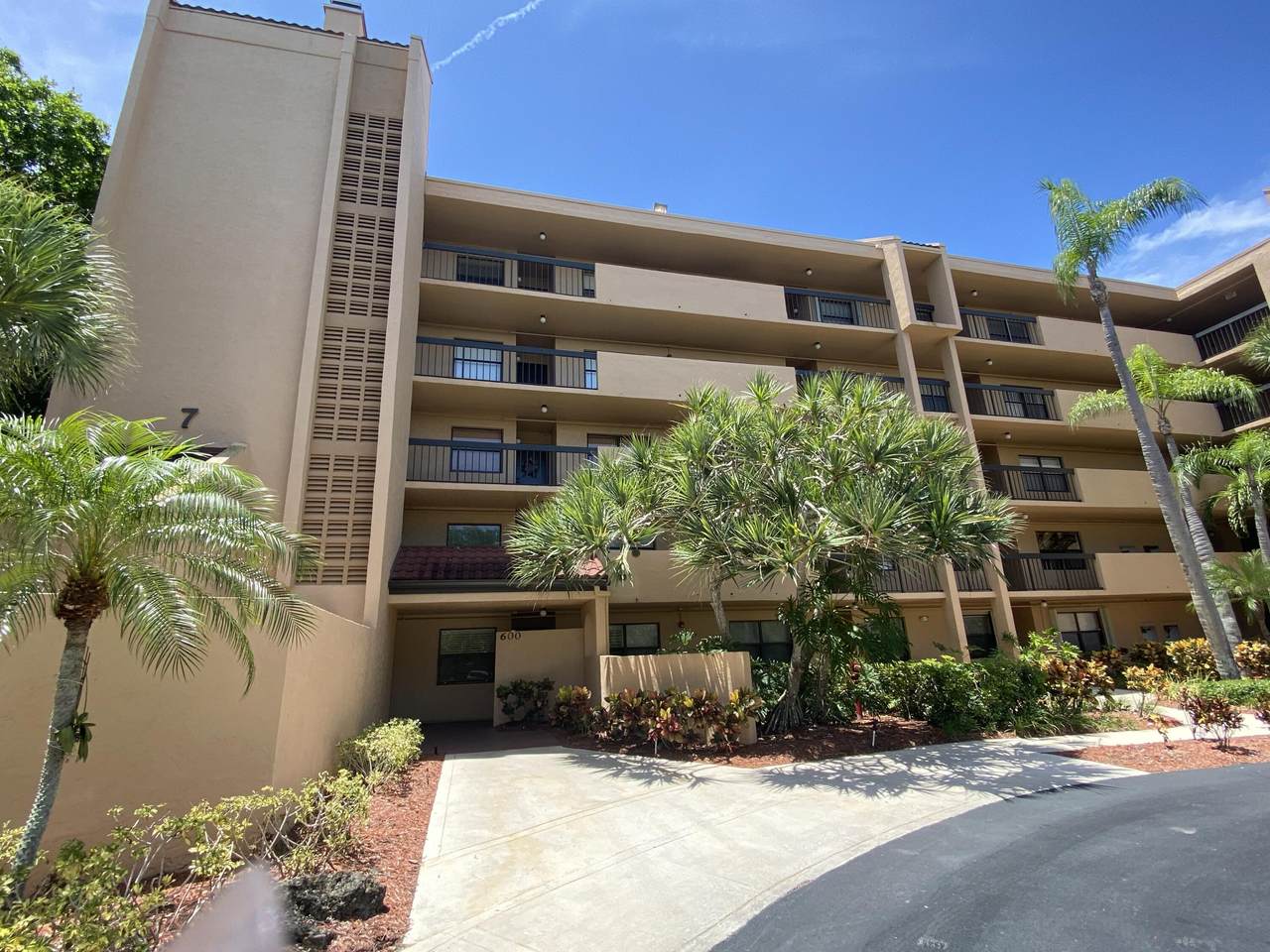 600 Egret Circle - Photo 1