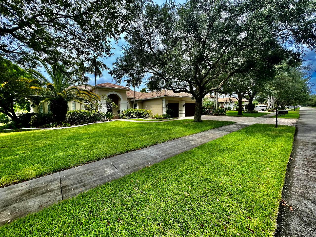 13022 40th Street - Photo 1
