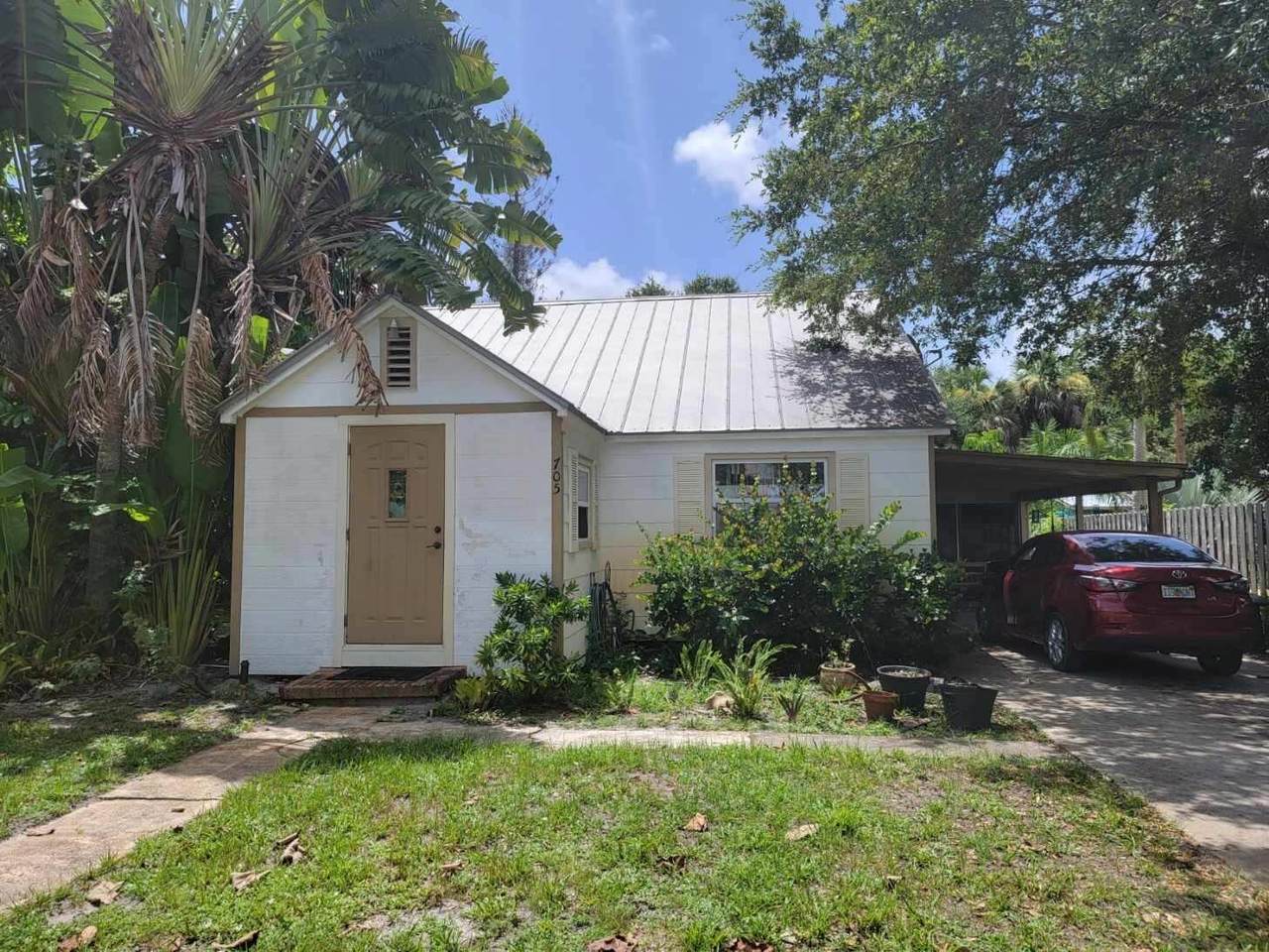 705 Bryant Avenue - Photo 1