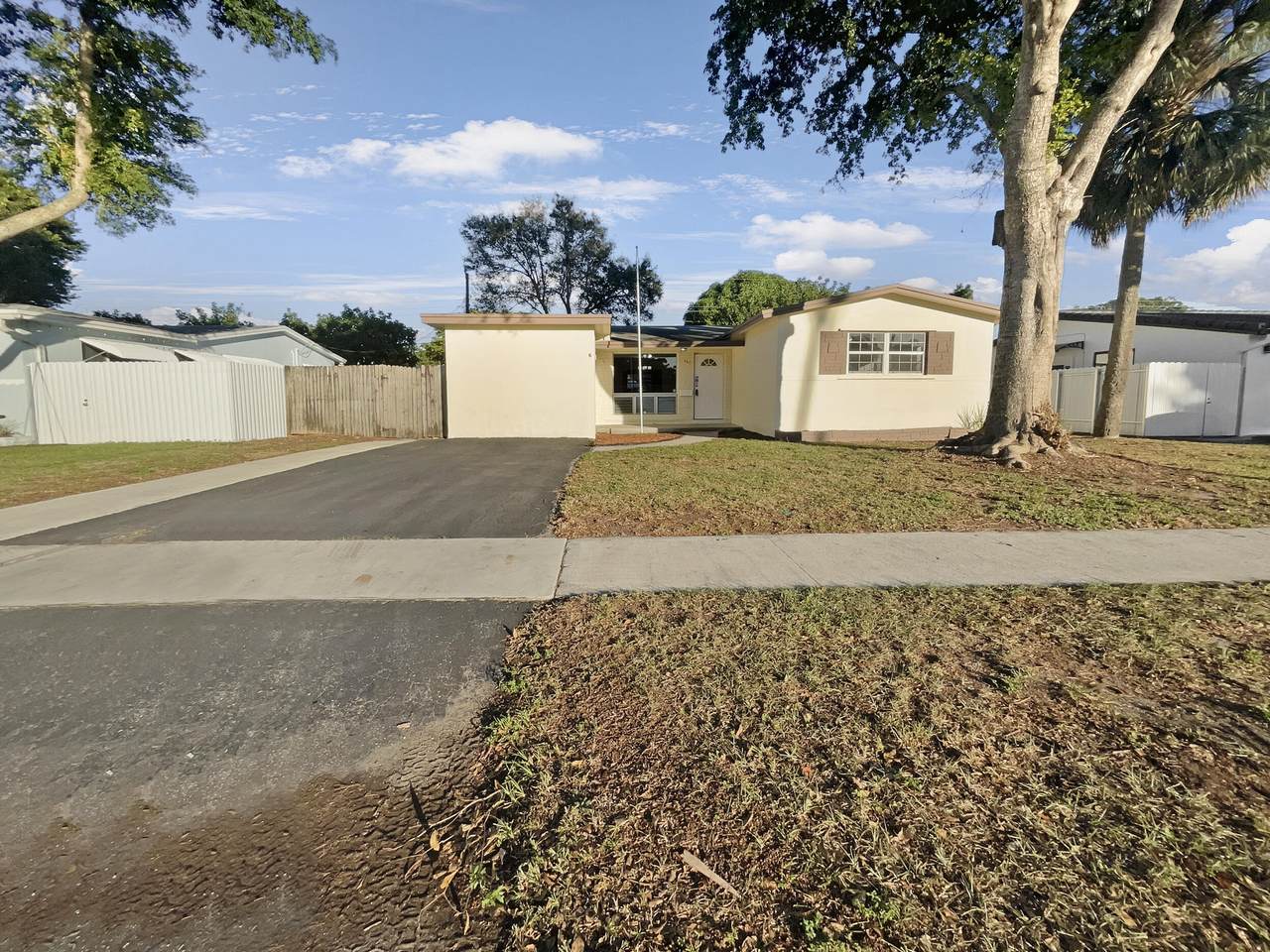 701 69th Way - Photo 1