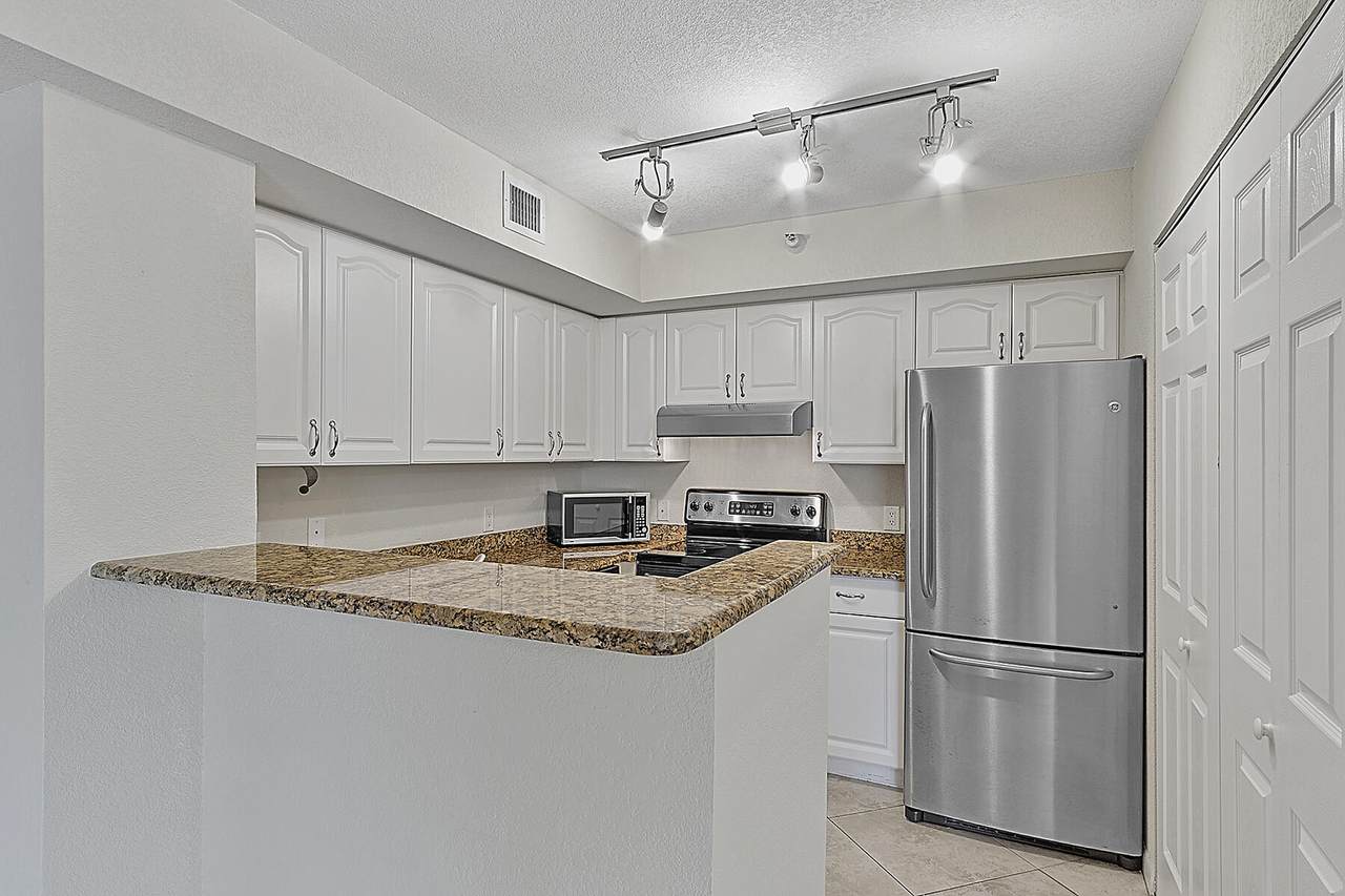 140 Yacht Club Way - Photo 1