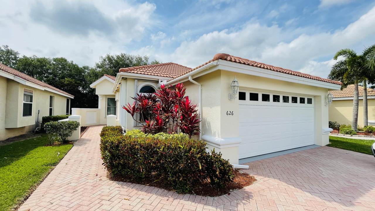 626 Treasure Cove - Photo 1