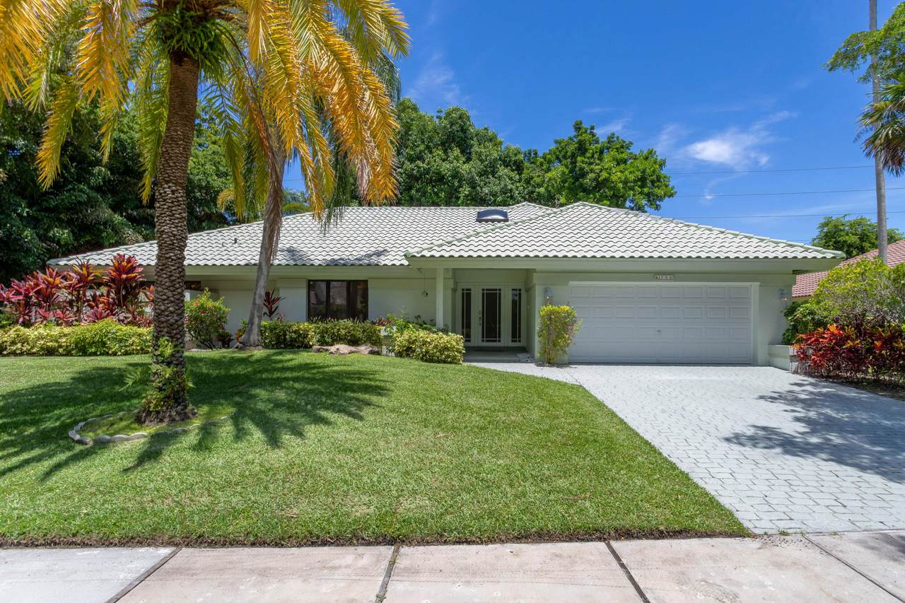 3790 Saint James Way - Photo 1