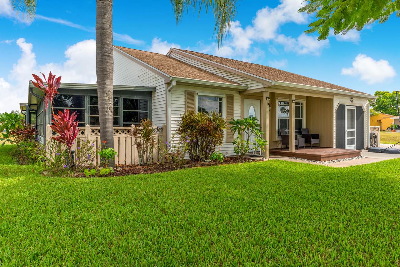 2062 West Dunbrooke Circle - Photo 1