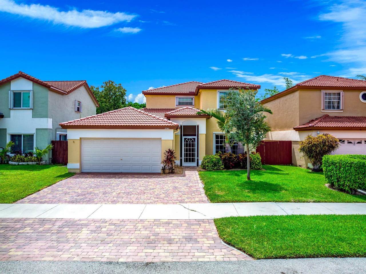 5561 51 Avenue - Photo 1