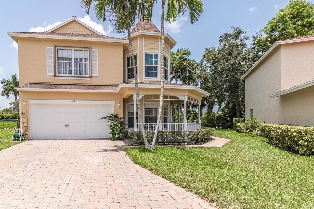 129 Country Club Way - Photo 1