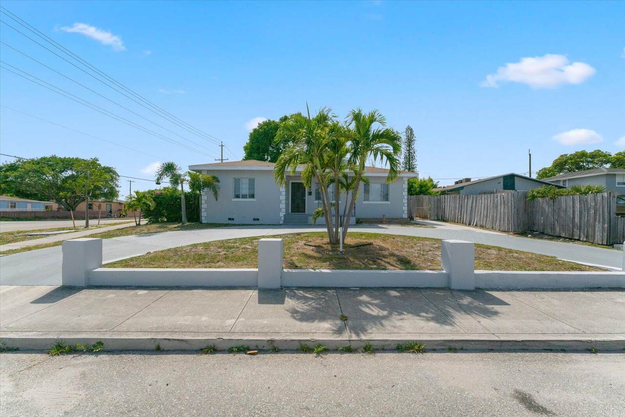 1129 B Street - Photo 1