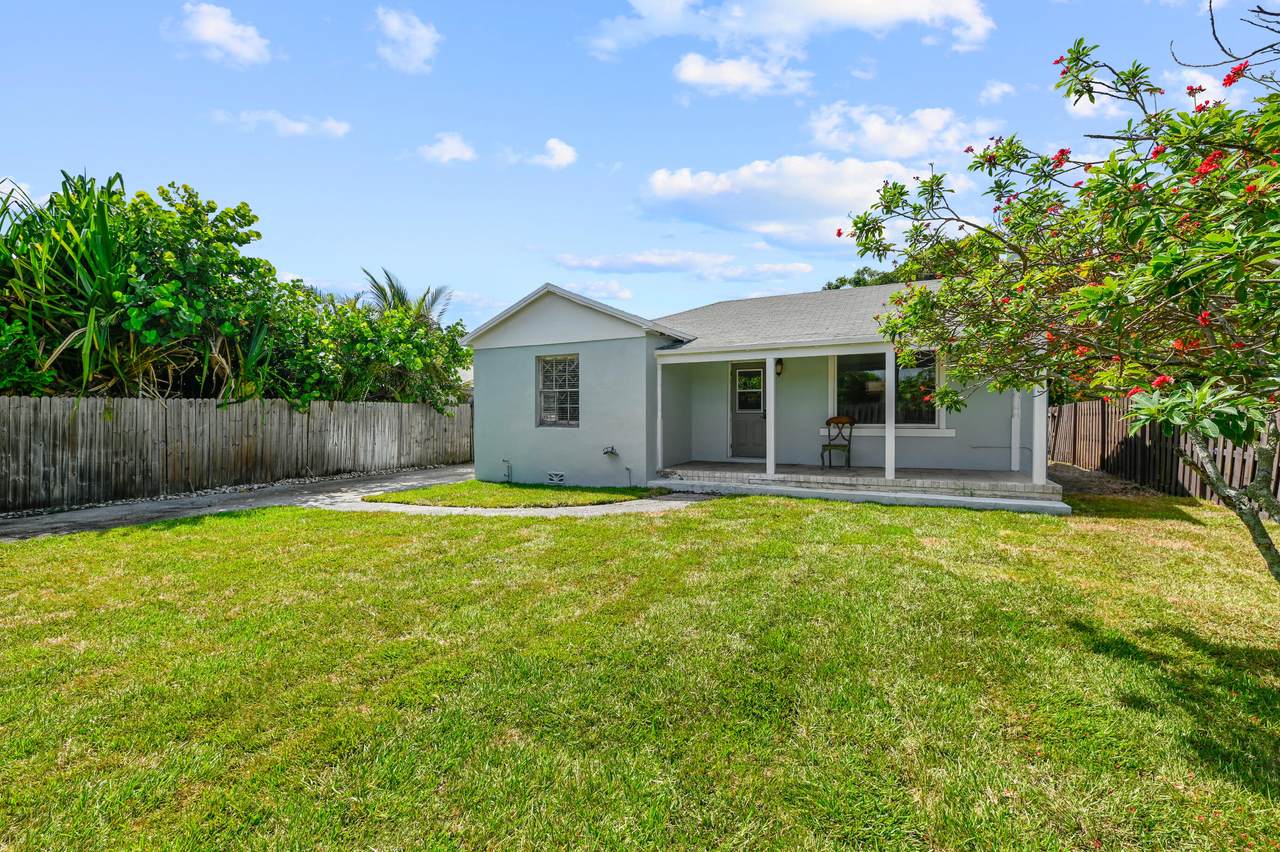 246 13th Street - Photo 1