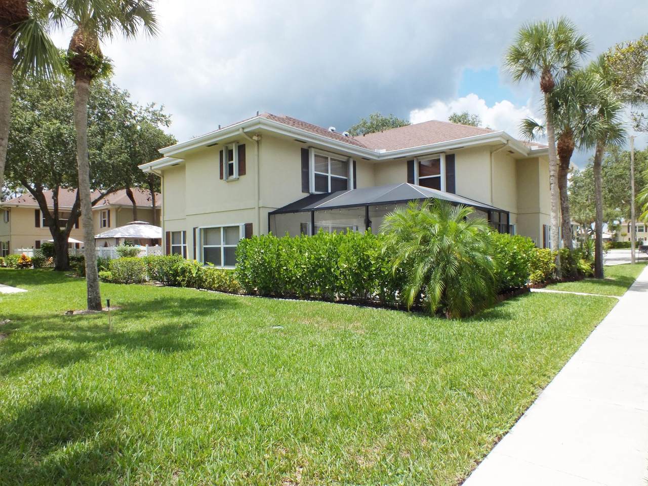 33 Clinton Court - Photo 1
