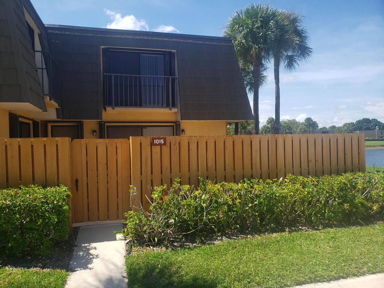 1015 10th Way - Photo 1