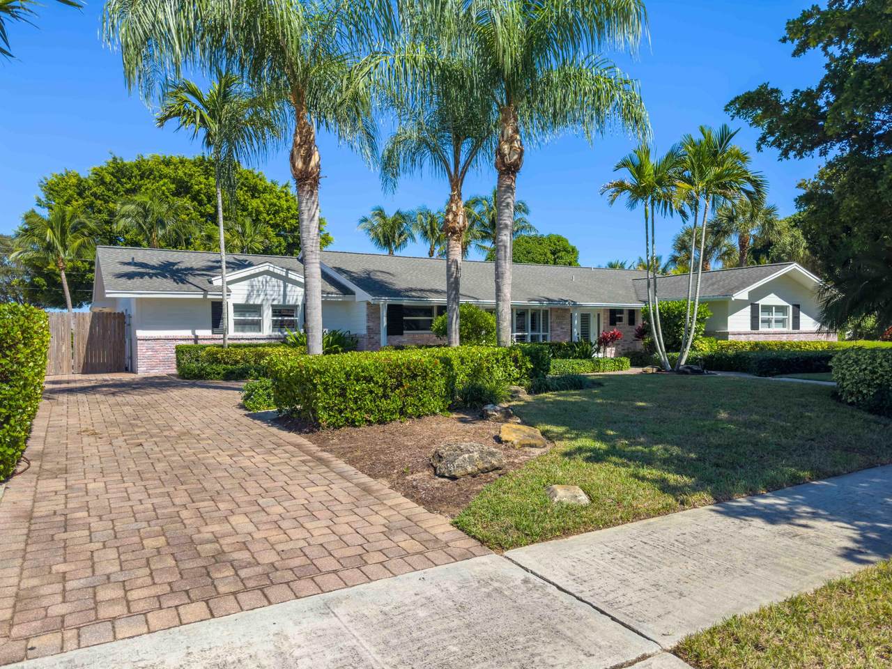 833 Anchorage Drive - Photo 1