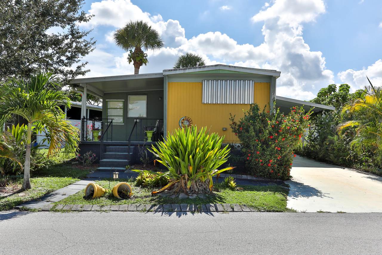 210 Easy Street - Photo 1