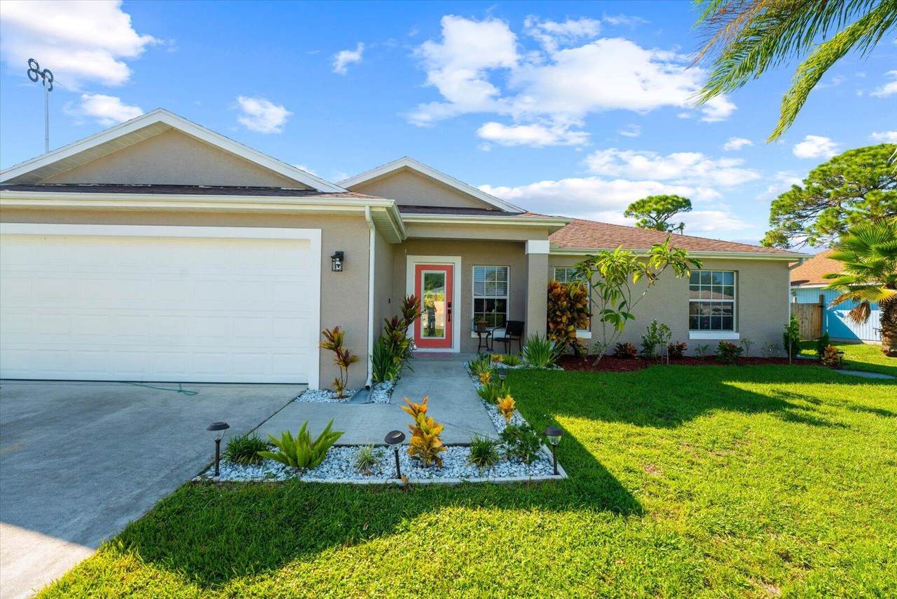2032 South Buttonwood Drive - Photo 1