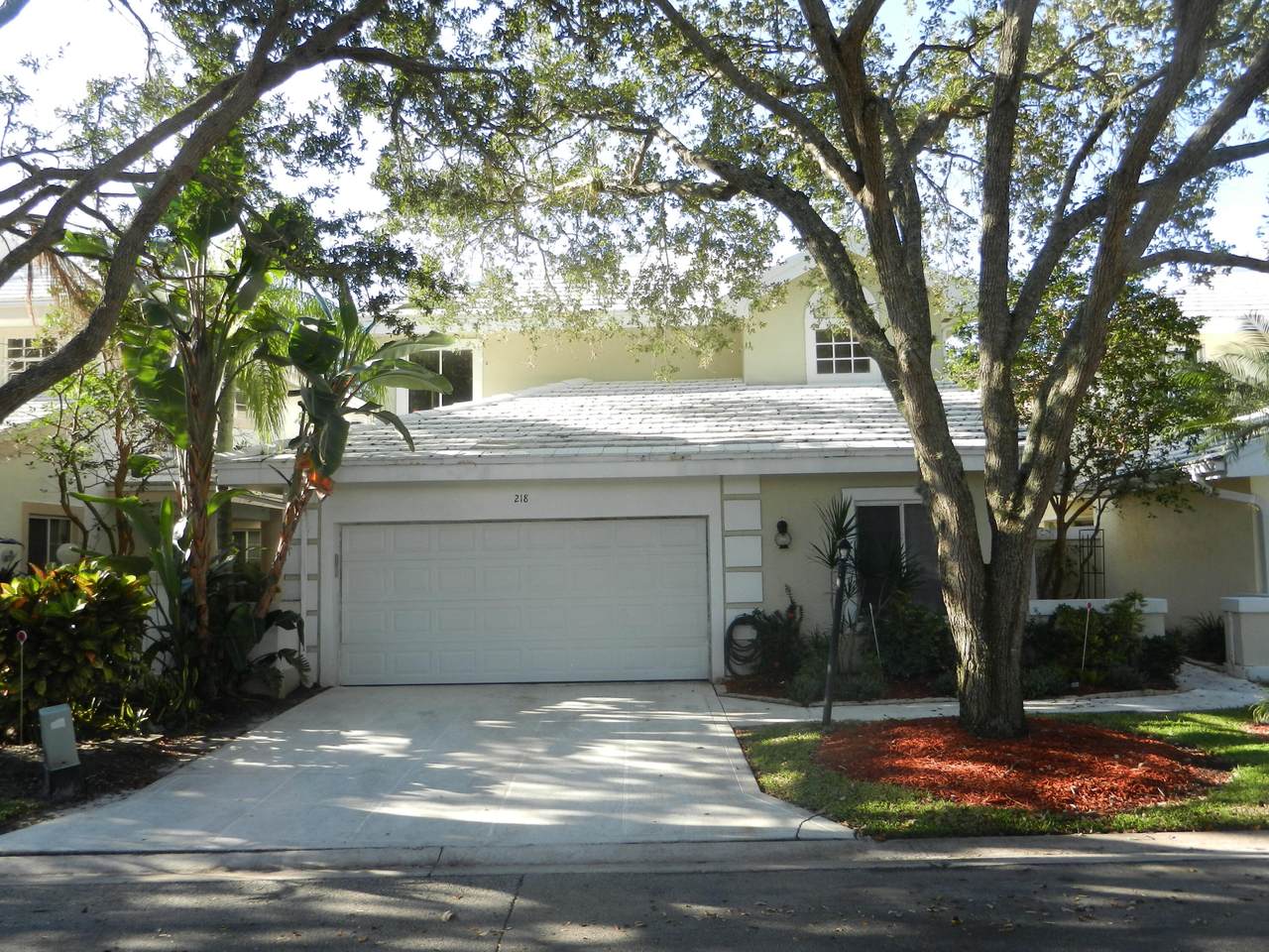 218 Canterbury Drive - Photo 1