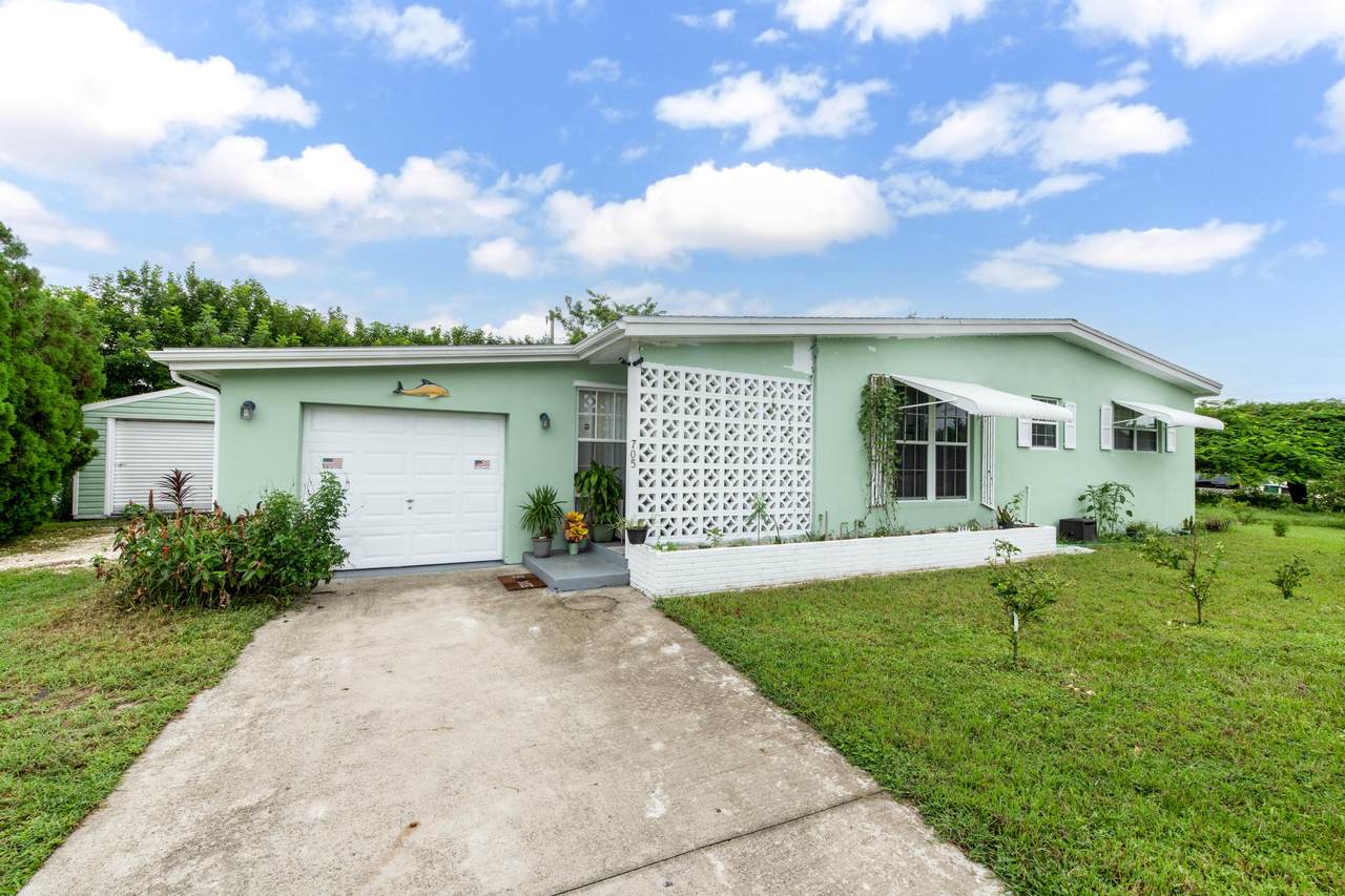 705 Airoso Boulevard - Photo 1