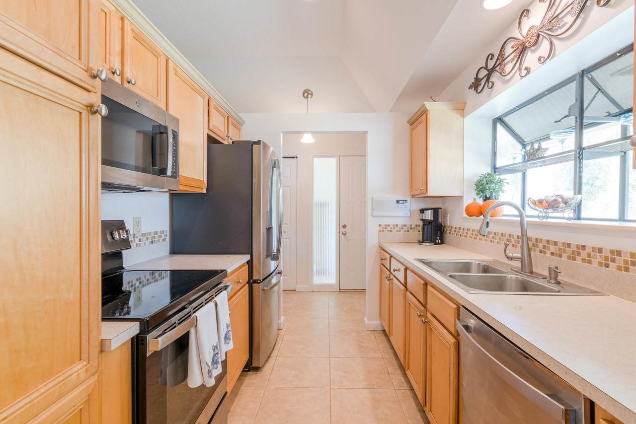 110 Half Moon Circle - Photo 1